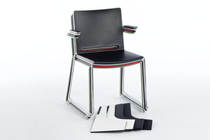 Die Multan AL ST können mit abgenommenen Schreibtablar gestapelt werden