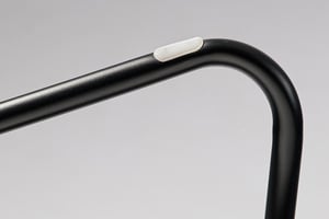 Der Boden wird durch Plastikgleiter vor Kratzern geschützt