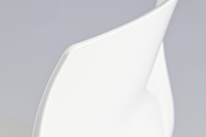 Die Rückenlehne ist ergonomisch geformt Die Rückenlehne ist ergonomisch geformt