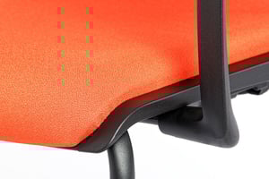 Das Sitzkissen passt sich der bequemen Sitzflächenform an