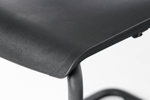 Die Sitzfläche ist nach vorne bequem abgerundet