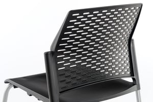 Die gebogene Rückenlehne ist besonders bequem