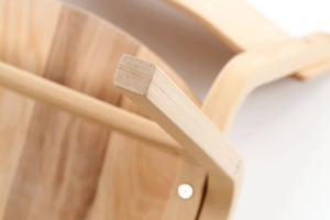 Auch das Gestell ist aus Holz