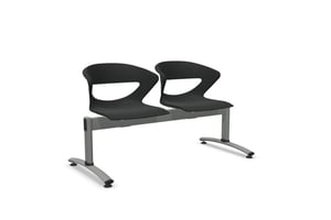 Die Traversenbänke sich auch mit schwarzen Kunststoffsitzschalen wählbar