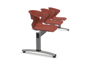 Unsere 3er Pisa Bank mit ziegelsteinroten Kunststoffsitzschalen