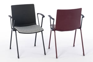 Unsere Rhodos Kunststoffschalenstühle sind mit Sitzpolster zu bekommen