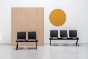 Die Traversenbänke bieten ein passendes Ambiente für alle Räumlichkeiten