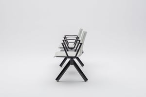 Für große Wartebereiche und Wartezimmer eignen sich die Wartebänke