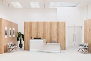 Traversenbänke eignen sich gut für feste Wartebereiche