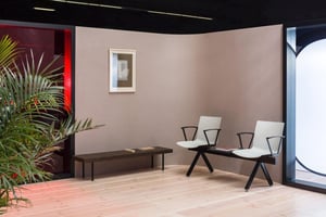 Unsere Rhodos Wartebank ist in vielen Farben und Varianten erhältlich