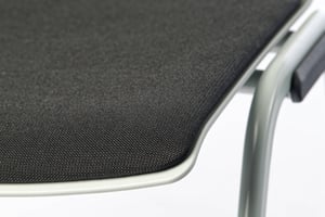 Die Sitzfläche ist vorne leicht abgerundet