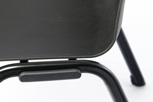 Die Sitzschale ist hochwertig verarbeitet und passt sich dem Gestell an