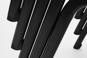 Der Kunststoffstapelschutz verhindert ein Verkratzen am Gestell