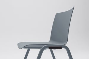 Die gebogene Sitzfläche und Rückenlehne lässt ein bequemes Sitzen zu