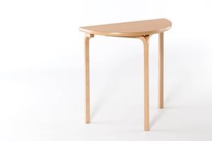 Unser Halbrundtisch aus Buchenholz Unser Halbrundtisch aus Buchenholz