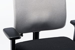 Die verstellbare Lordosestütze sorgt für ein ergonomisches Sitzen