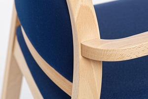 Die Rückseite der Rückenlehne ist gepolstert Die Rückseite der Rückenlehne ist gepolstert