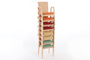 Bei Nichtbedarf machen sich die Sydney-Stühle schmal