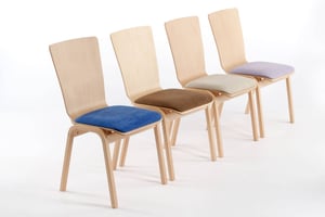 Die Holzstühle Sydney SP sind gepolsterte Massivholzstühle