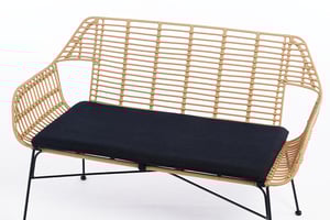 Das Sitzkissen ist in schwarz optional erhältlich