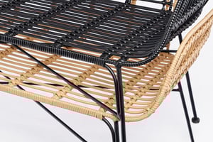 Die Verstärkung des Gestells liegt beim Stapeln auf der kompletten Sitzfläche und sorgt für stabile Stapel