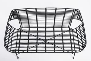 Die großzügige Sitzfläche der Sylt Bank ist in der Draufsicht gut zu erkennen