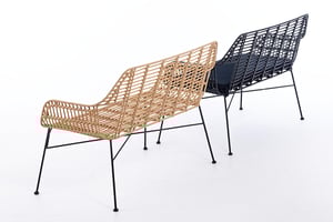 Die robusten PE Rattanbänke können kombiniert werden