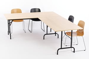 Die Klapptische geben ein ordentliches stabiles Bild