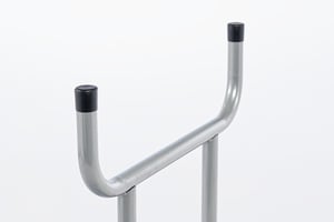 Die Kunststoffstopfen der Tischbeine schützen ihre Böden