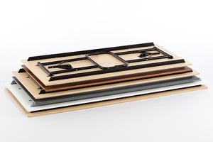 Platzsparend können die Klapptische übereinander gelagert werden