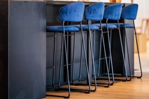 Unsere modernen Texel Barhocker in Blau