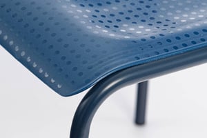 Abdrücke an den Beinen werden durch die gebogene Sitzfläche verhindert