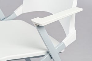 Die Armlehnen sind perfekt zum Auflehnen