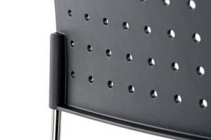 Das pflegeleichte Kufenstuhlmodell besticht durch sein ansprechendes Design