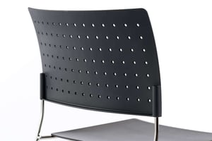 Die modern designte Rückenlehne sorgt für eine leichte Optik