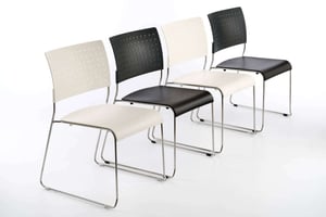 Pflegeleichte Kunststoffstühle eigenen sich auch  für Wartebereiche und  Wartezimmer