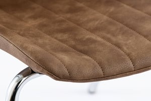 Die optimale Passform der Sitzschale dieser Stühle lädt zum bequemen Sitzen ein