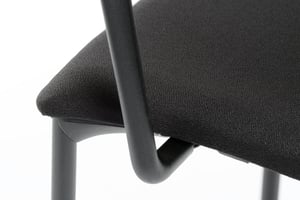 Die Sitzfläche ist vorne leicht abgerundet