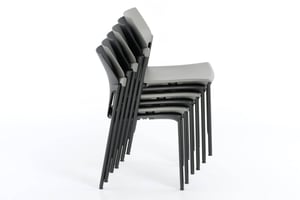 Unsere Vegas können platzsparend gestapelt und auf kleinstem Raum gelagert werden