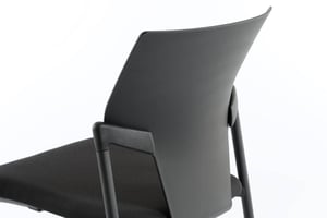 Die Rückenlehne des Begasz SP ist ergonomisch geformt und unterstützt besonders den unteren Rücken