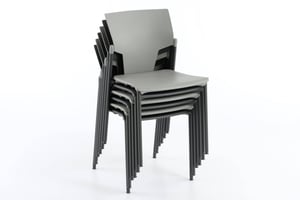 Unsere Vegas Stühle sind leicht stapelbar