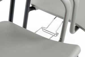 Unter der Sitzfläche optional integrierte Verbinder sind immer einsatzbereit