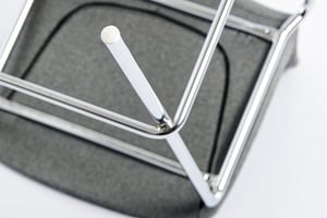 Als Schutz vor Kratzern dienen die eingelassenen Kunststoffkappen