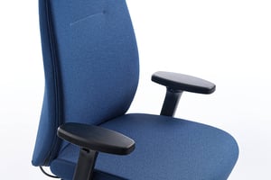 Im Rückenbereich ist eine verstellbare Air Plus Lordosenstütze verbaut