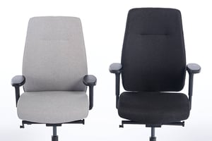 Unsere Zypern Drehstühle können nach Körpergröße angepasst werden