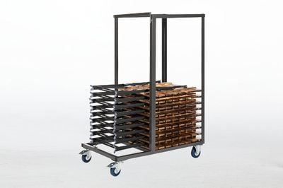 Die Tische können schnell mit dem Trolley transportiert werden