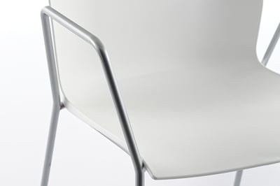 Die Armlehnen sind schlicht und trotzem sehr stabil