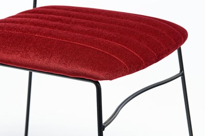 Das Sitzpolster ist fest mit dem Gestell verbunden