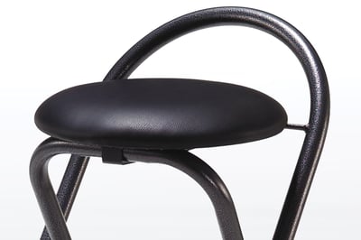 Der bequeme Kunstleder Sitz unserer klappbaren Barhocker Buffalo ist sehr robust