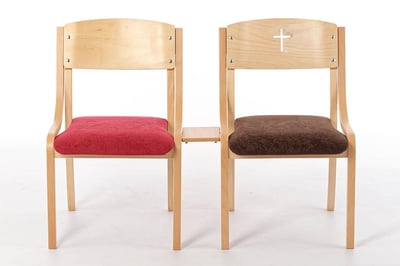 Verschiedene Stuhlverbinder stehen zur Auswahl